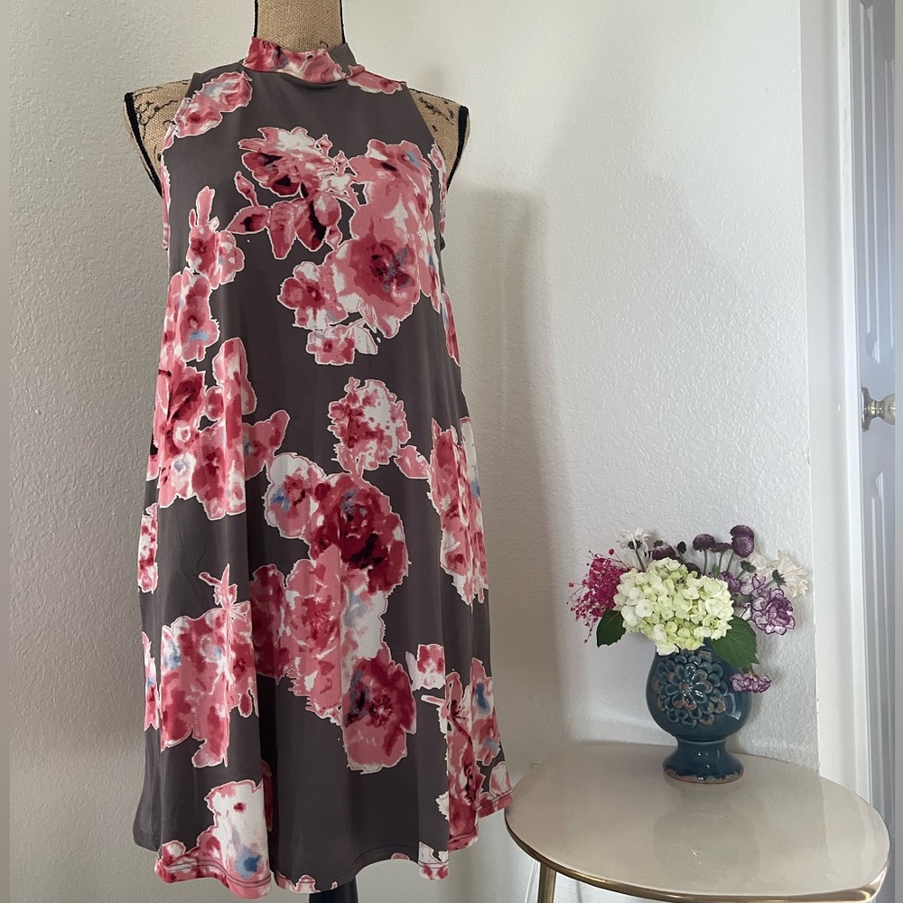 Flowy dress with pockets